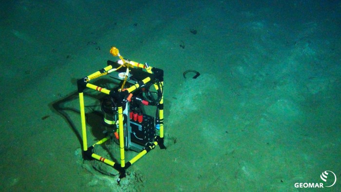 Meesgerät erfasst die Aktivität der Mikroben im Meeresboden. (Bild: ROV-Team/Geomar)